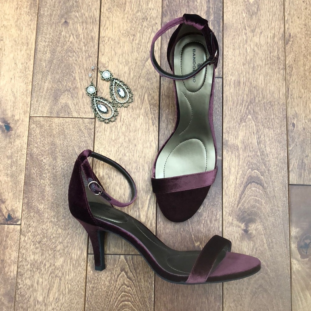 Bandolino burgundy velvet heels, size 8